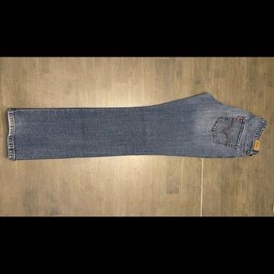 Levi’s mid-rise straight leg skinny jeans